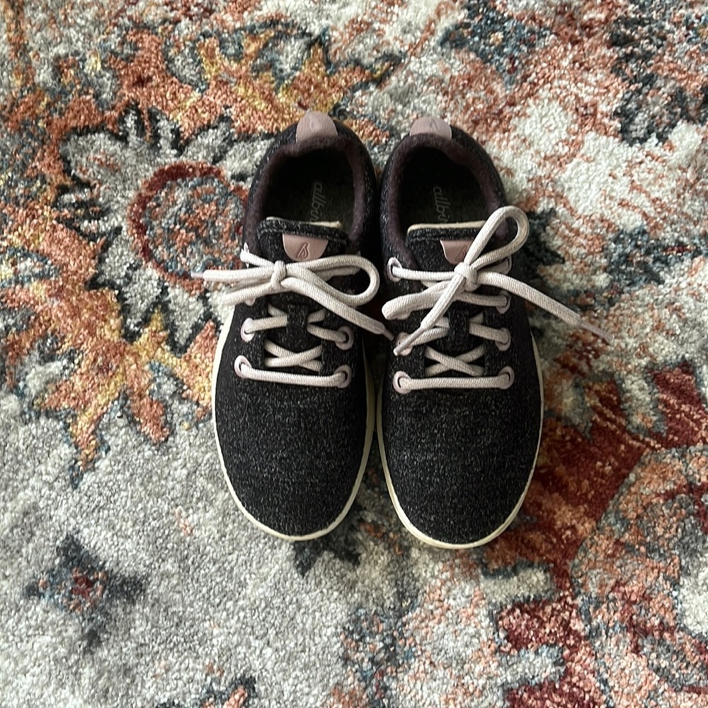 Allbirds women’s wool runners in EUC size 7